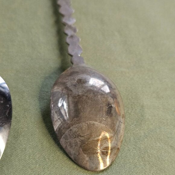 4"- 4.5" Lot of‎ 3 Vintage Yukon, Alberta, Quebec Souvenir Travel Spoons Canada - Picture 8 of 10